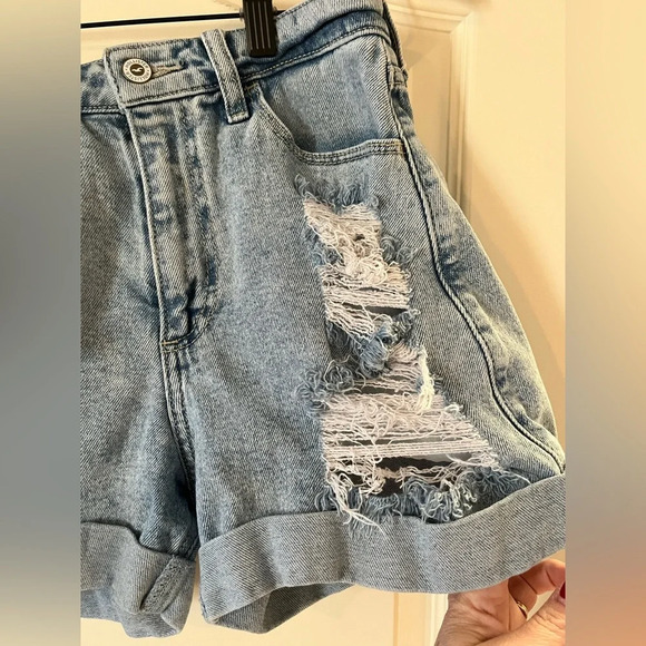 Hollister Curvy Mom Short Lighter Wash Size 0 or 24W - Picture 9 of 11